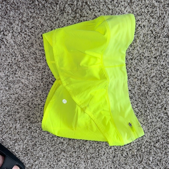 Lululemon Women’s Speed Up Mid-Rise Lined Short 2.5” Highlight Yellow sz 8 - Picture 5 of 6